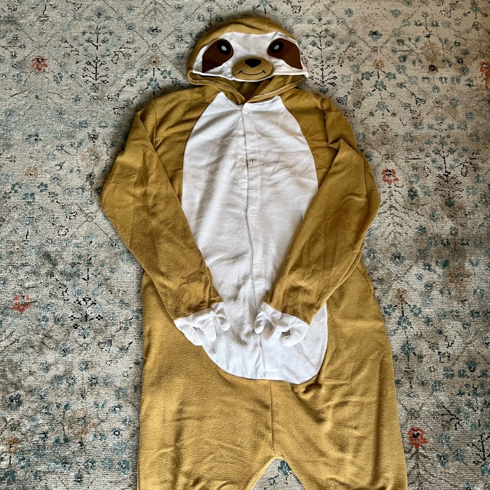 Sloth Onesie 🦥 - Picture 4 of 5